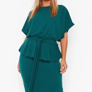 🍁Boohoo Green Peplum Midi Dress